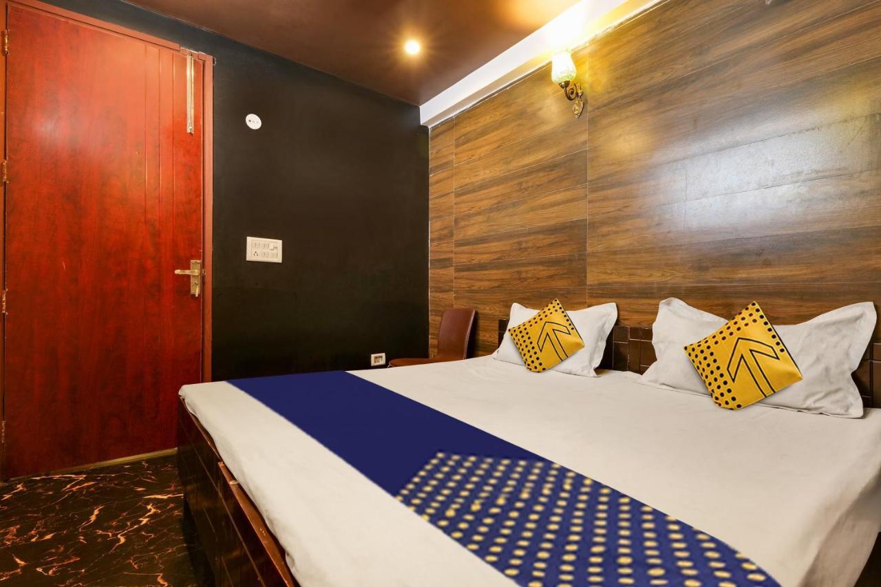 Oyo Flagship 81486 Hotel Mahalaxmi Guesthouse New Delhi Eksteriør billede