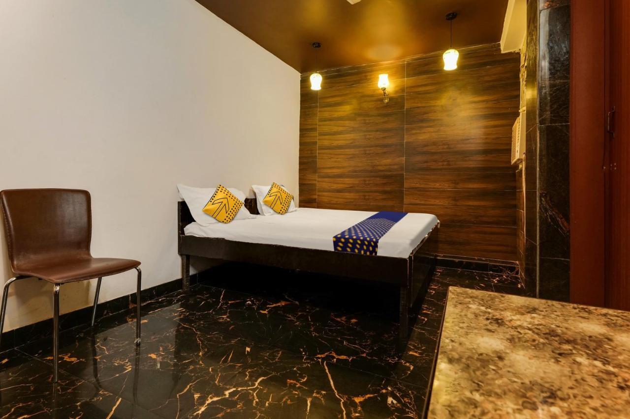 Oyo Flagship 81486 Hotel Mahalaxmi Guesthouse New Delhi Eksteriør billede