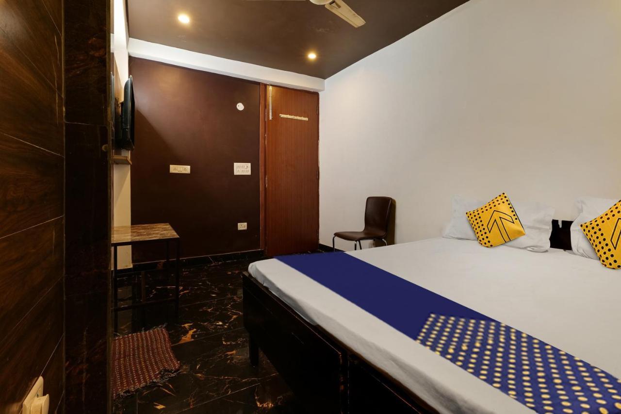 Oyo Flagship 81486 Hotel Mahalaxmi Guesthouse New Delhi Eksteriør billede